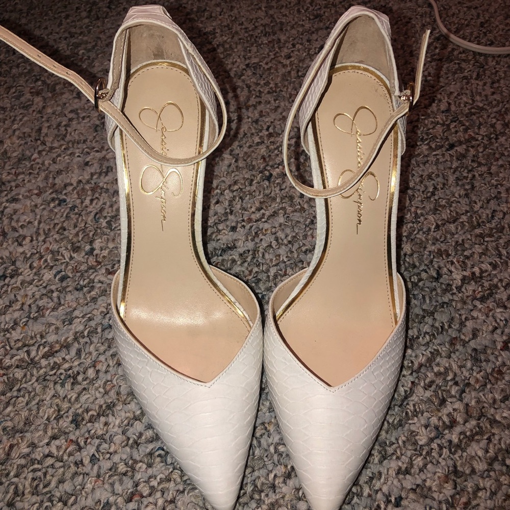 Jessica Simpson White Closed-Toe Heels
